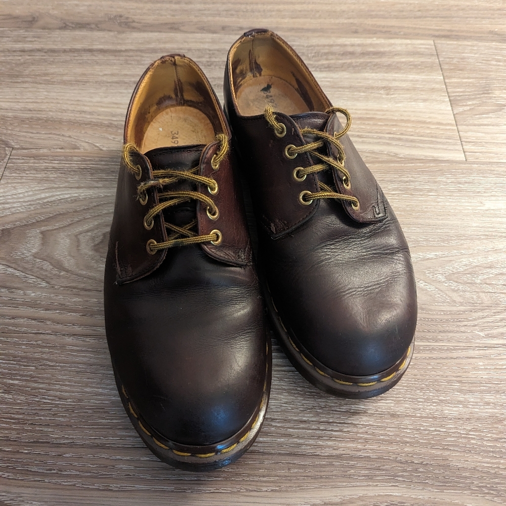 Vintage Dr. Martens low made in England boots 9 - Picture 3 of 6